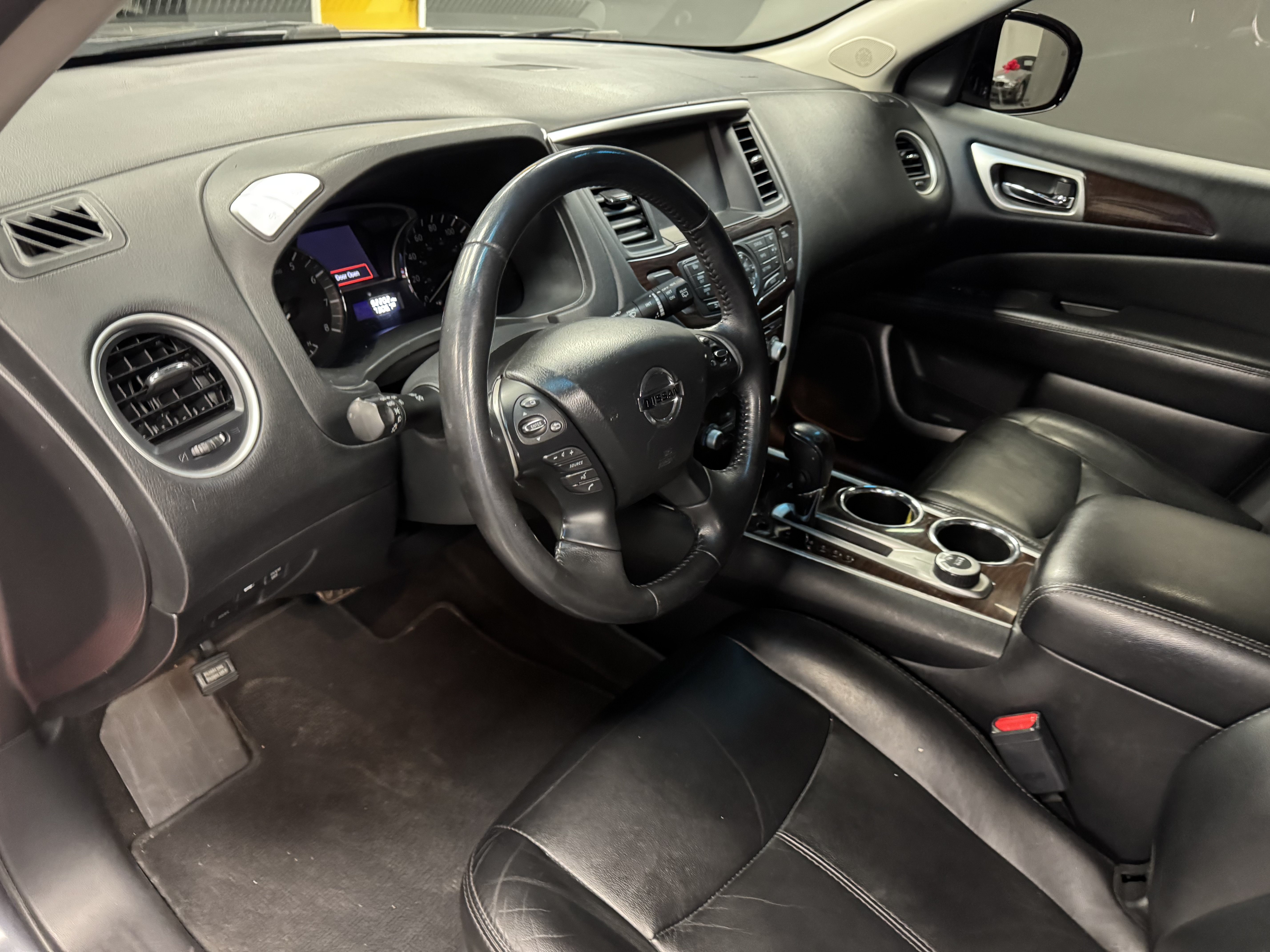 Used 2014 Nissan Pathfinder SL w/ SL Tech Package AWD/4WD image 9