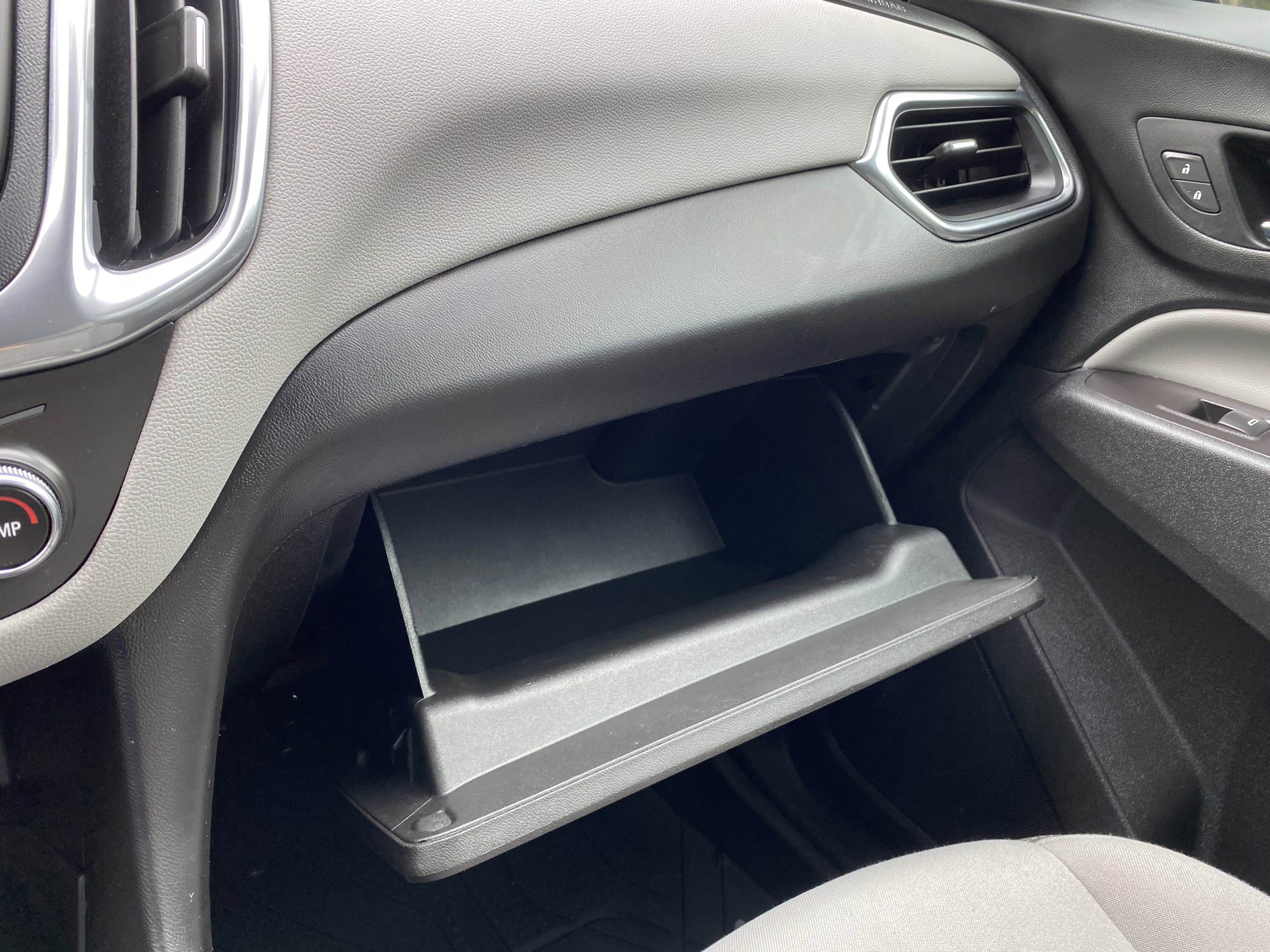 Used 2021 Chevrolet Equinox LS w/ LS Convenience Package image 28