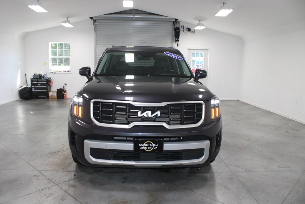 Used 2025 Kia Telluride S FWD image 3