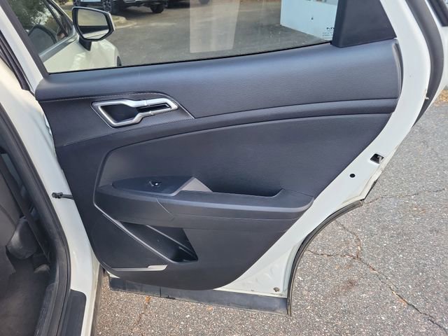 Used 2025 Kia Sportage LX image 32