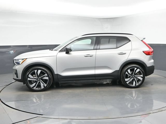 Used 2023 Volvo XC40 B5 Ultimate w/ Protection Package Premier AWD/4WD image 6