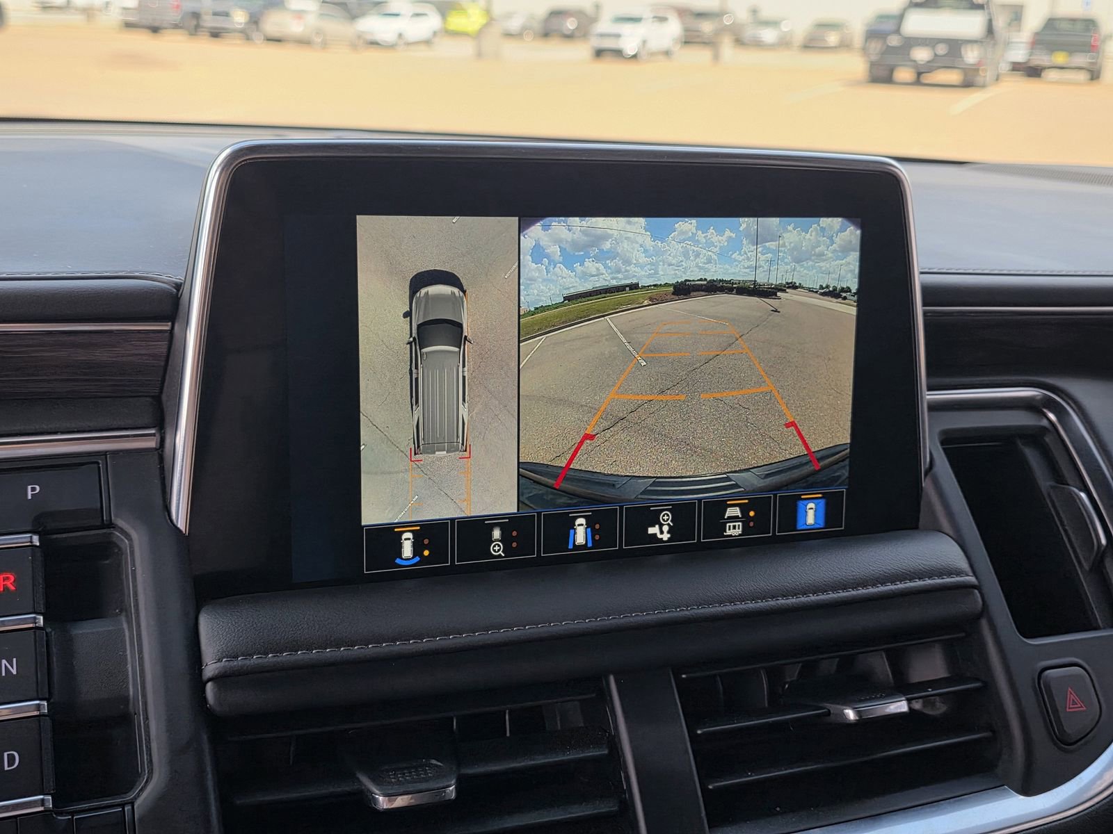 Used 2023 Chevrolet Tahoe LT w/ Luxury Package image 15