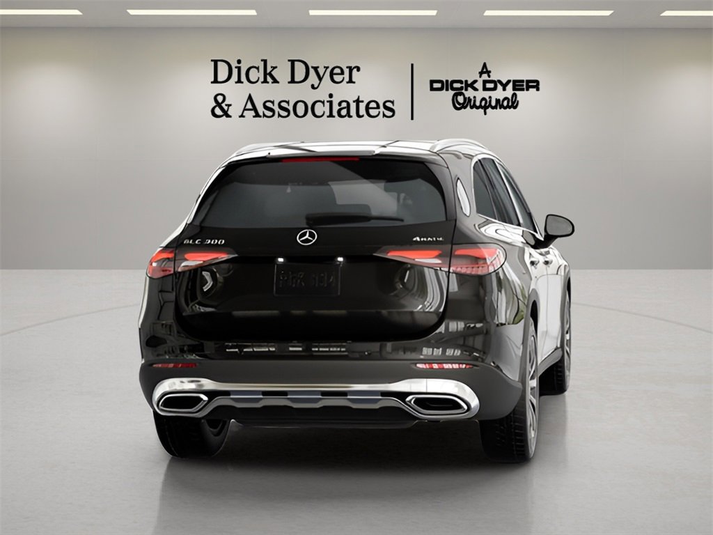 Used 2025 Mercedes-Benz GLC 300 4MATIC image 9