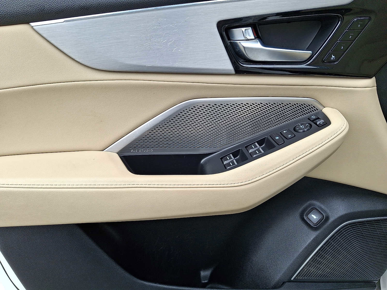 Used 2023 Acura MDX SH-AWD w/ Technology Package image 8