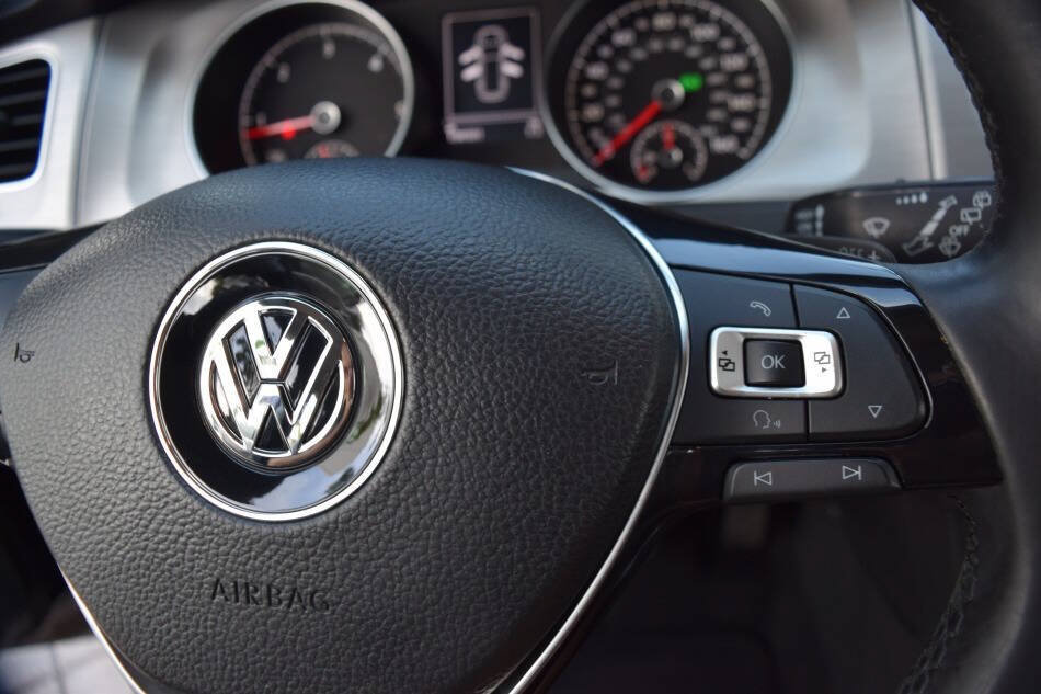 Used 2015 Volkswagen Golf TDI S FWD image 67