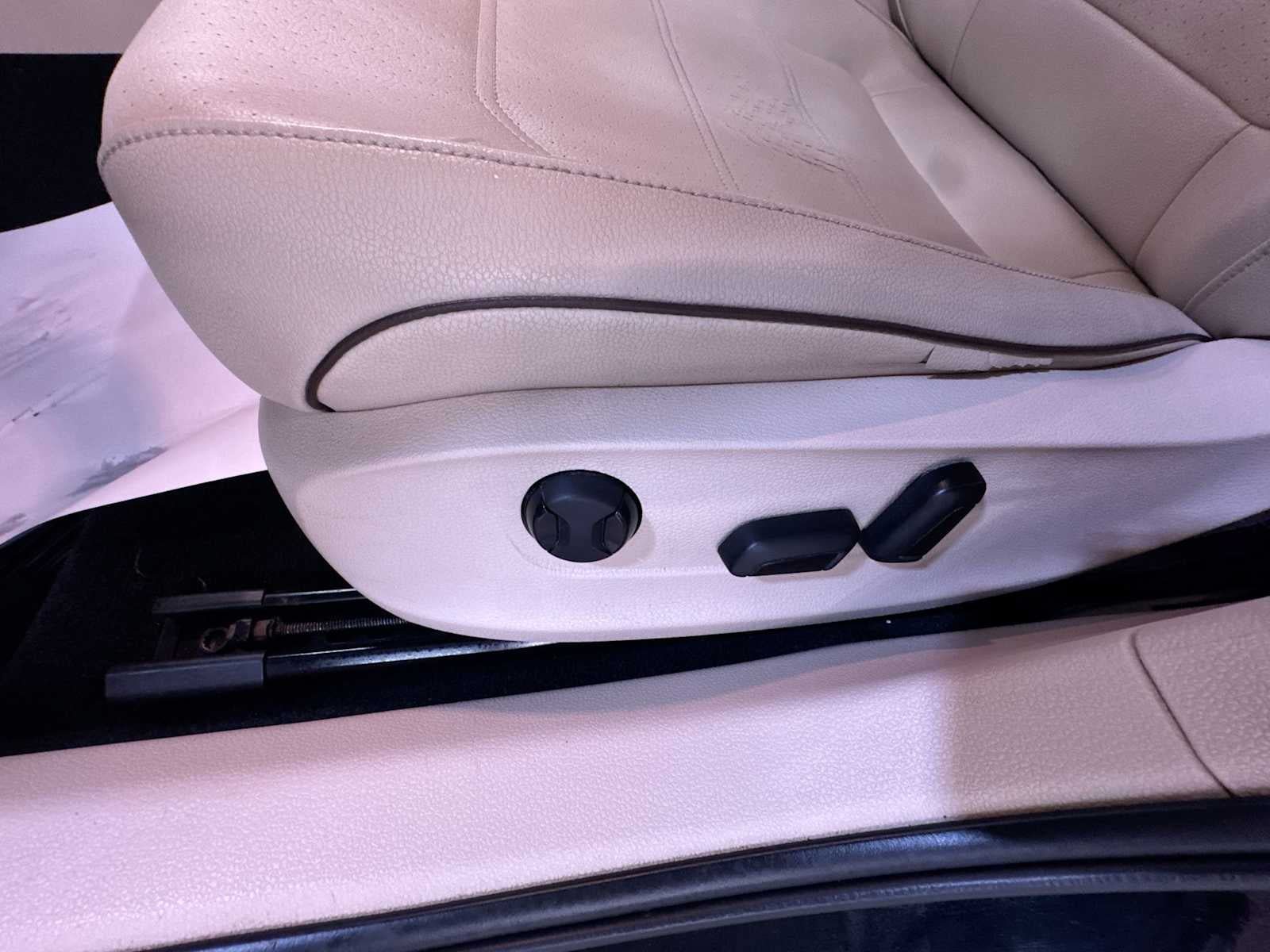 Used 2016 Volkswagen Passat 1.8T SE FWD image 13