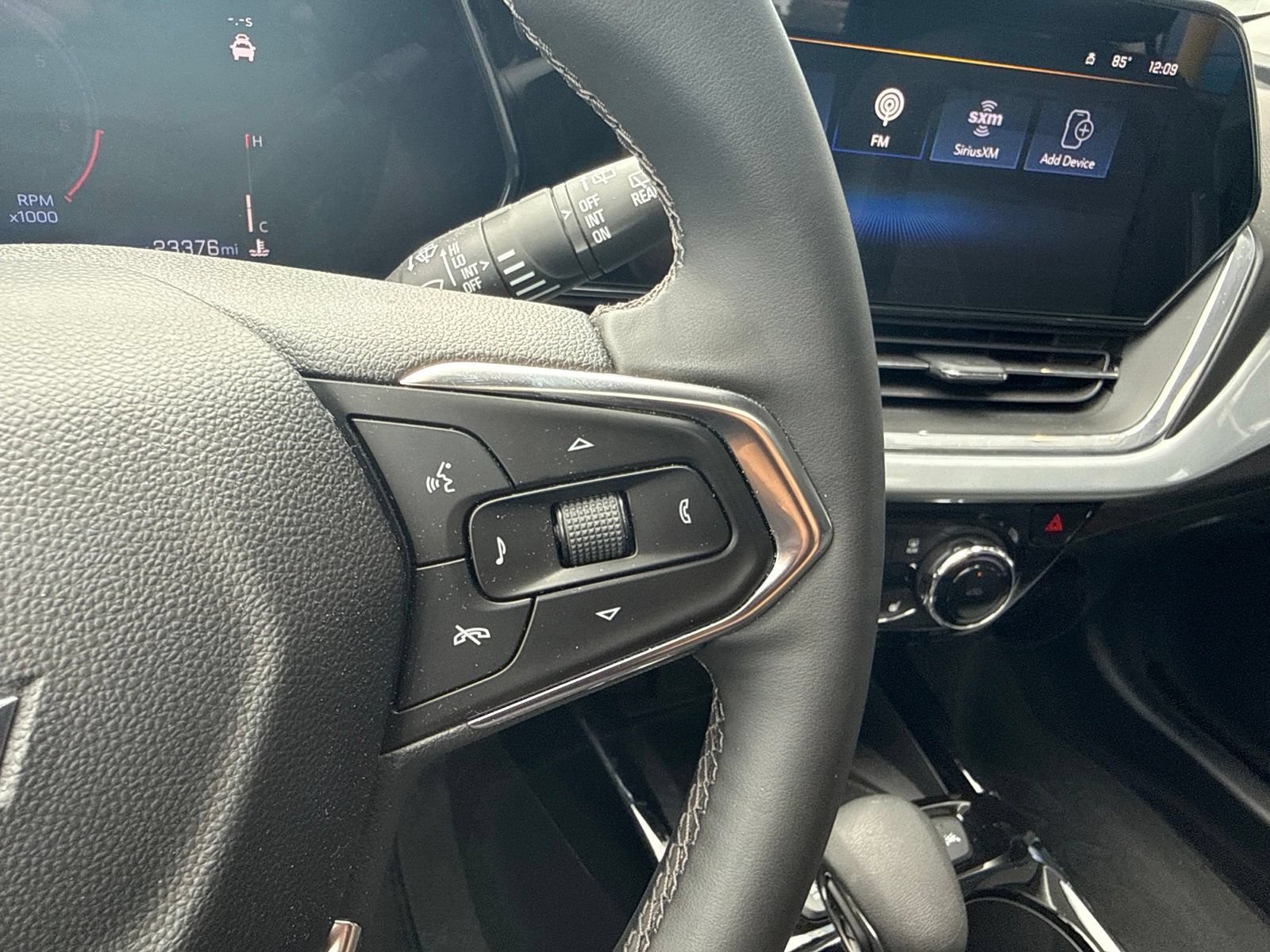 Used 2024 Chevrolet Trax LT w/ Sunroof Package FWD image 29