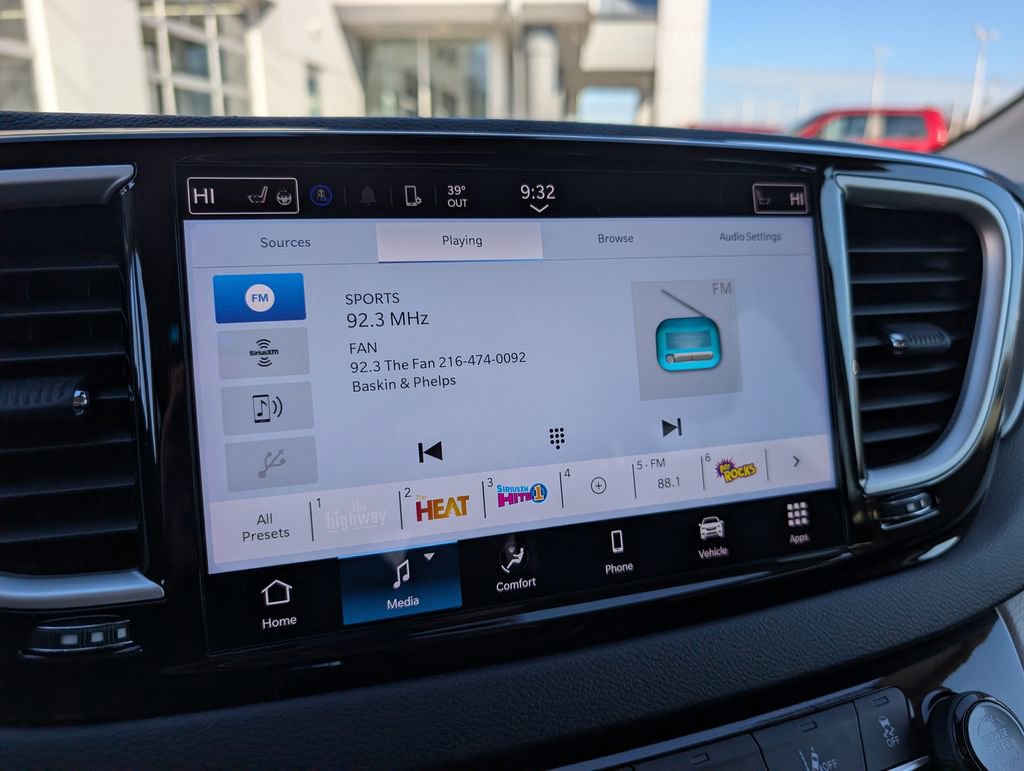 Used 2024 Chrysler Pacifica Touring-L image 24