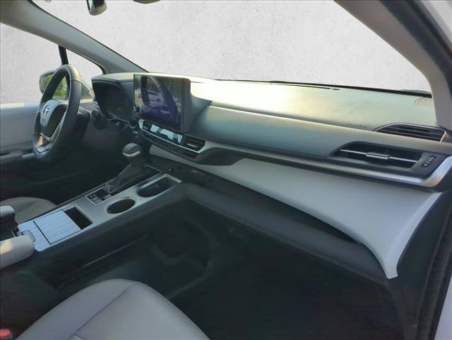 Certified 2025 Toyota Sienna XLE FWD image 25