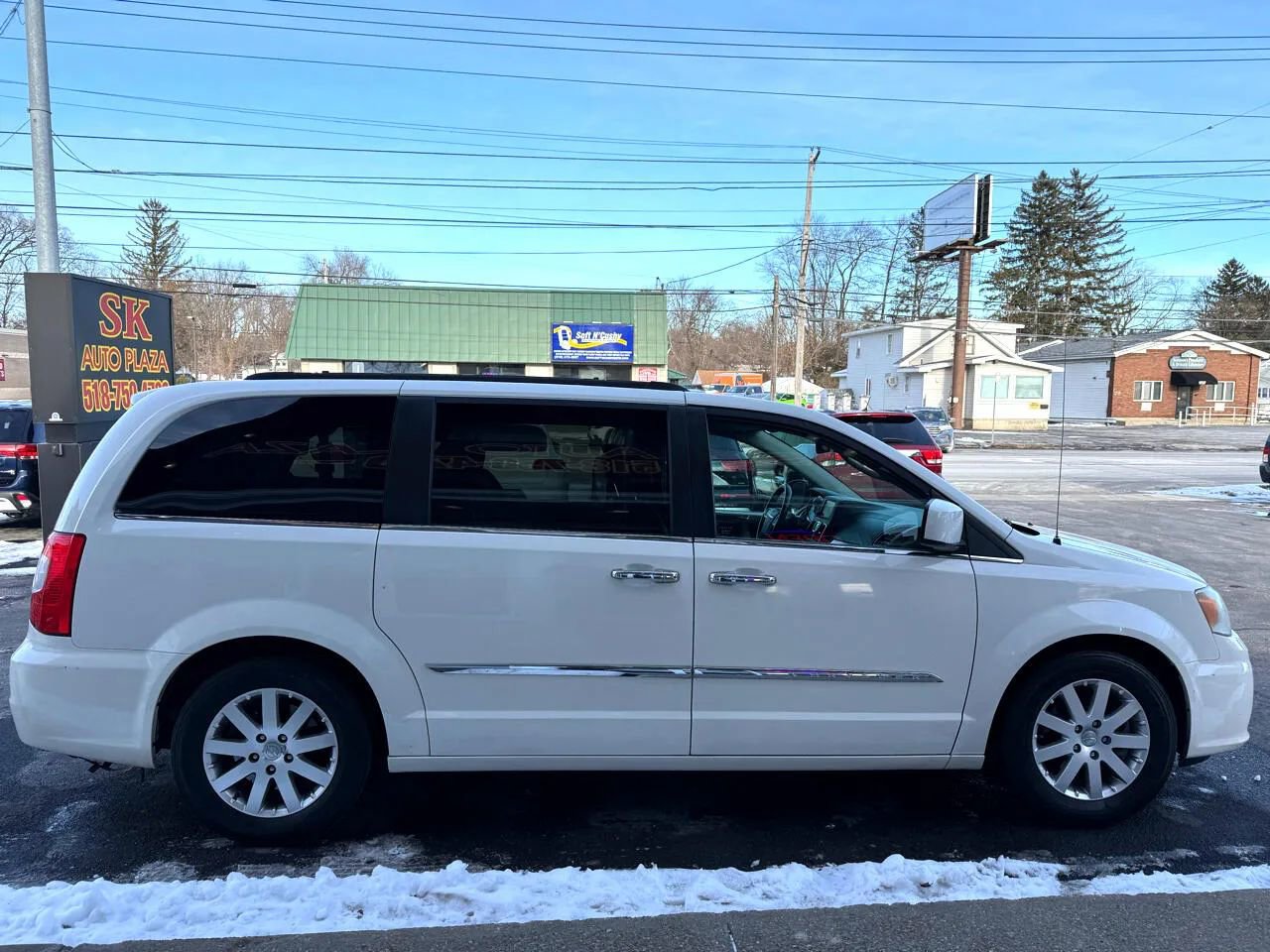 Used 2012 Chrysler Town & Country Touring-L w/ Entertainment Group #2 image 8