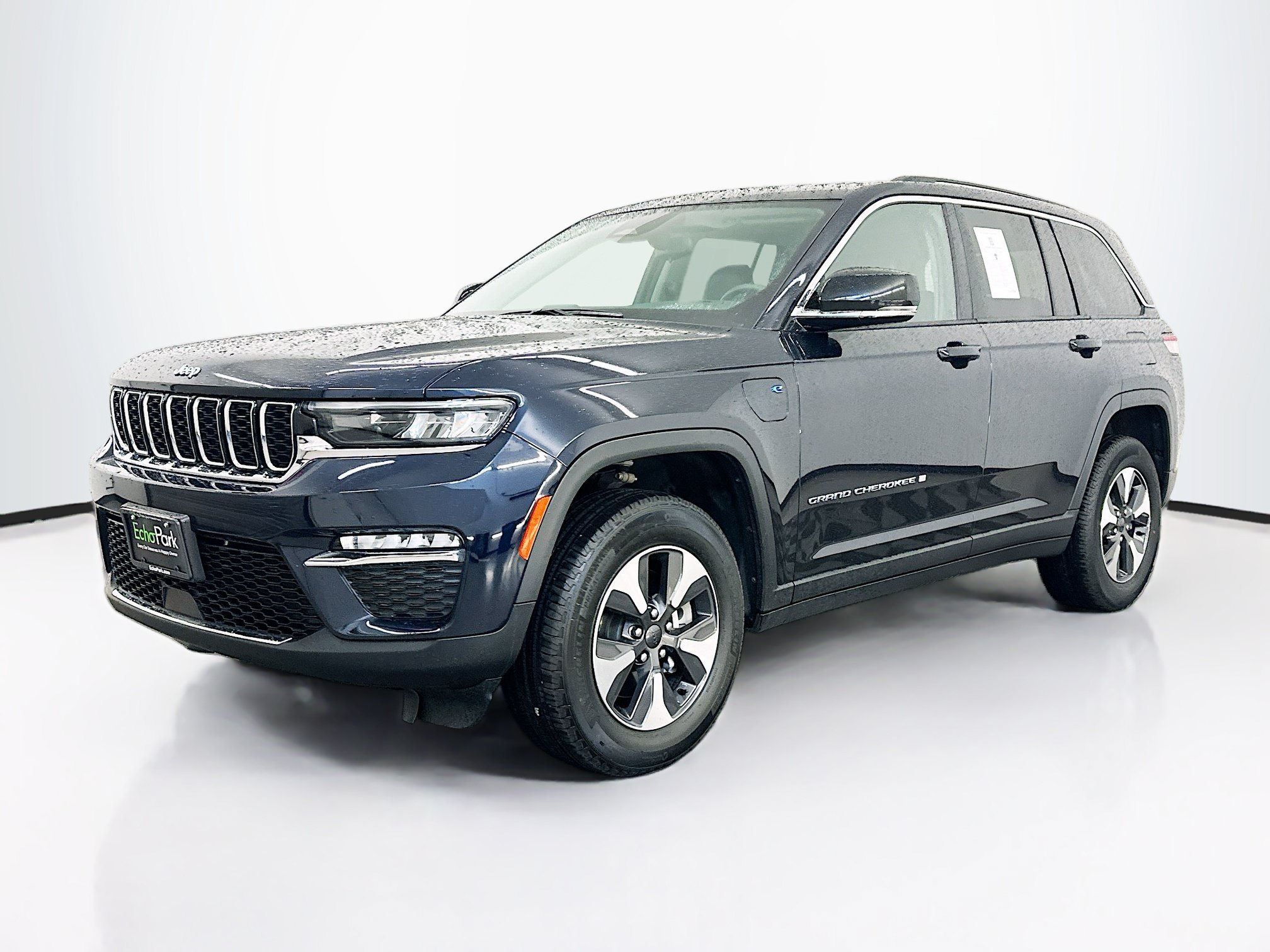 Used 2023 Jeep Grand Cherokee 4WD 4xe image 3