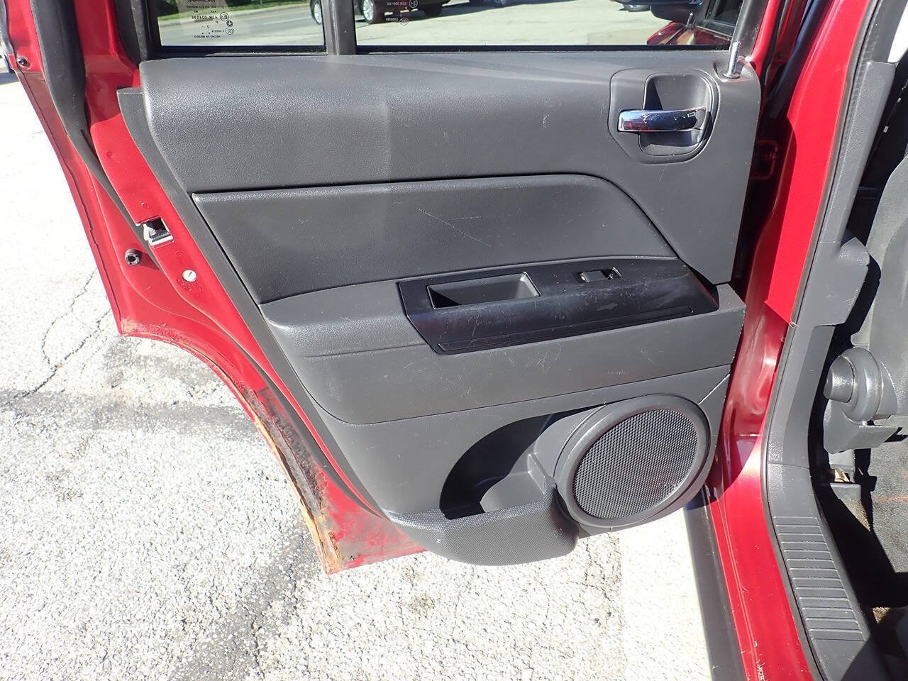 Used 2013 Jeep Compass Sport FWD image 12