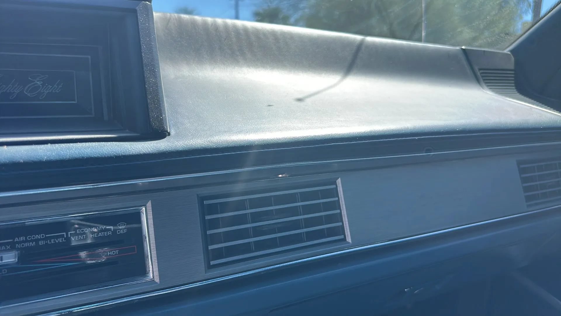 Used 1990 Oldsmobile 88 Royale Brougham FWD image 30