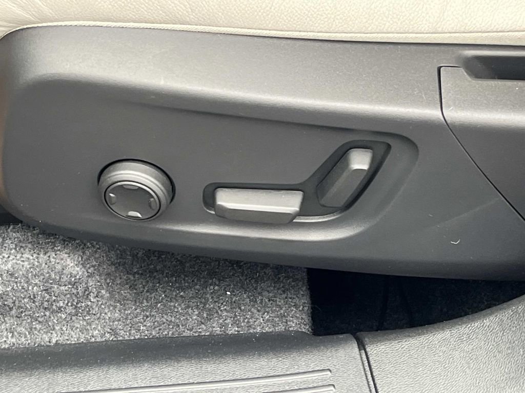 New 2026 Volvo XC40 B5 Ultra w/ Climate Package image 22