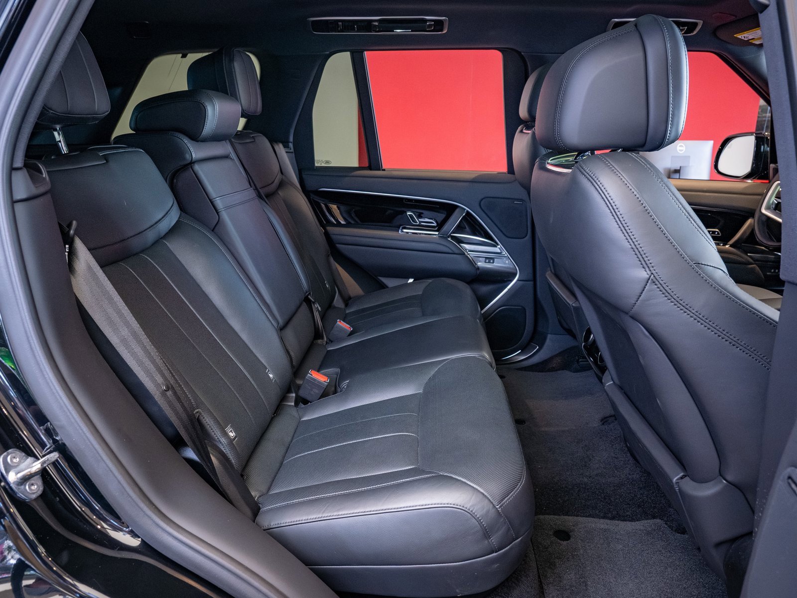 Used 2023 Land Rover Range Rover SE image 26