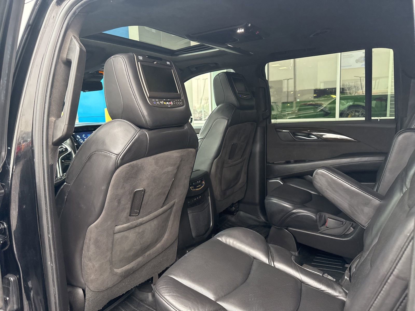 Used 2017 Cadillac Escalade ESV Platinum image 18