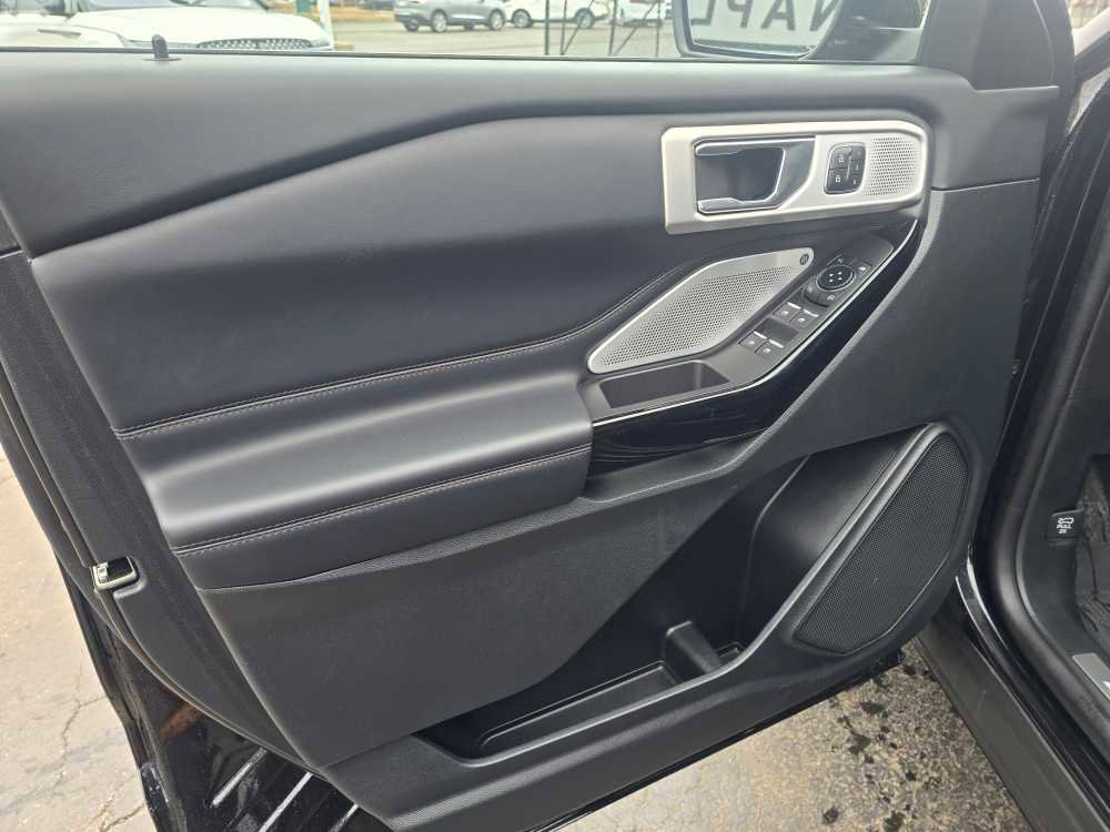 Used 2023 Ford Explorer Platinum w/ Technology Package image 14