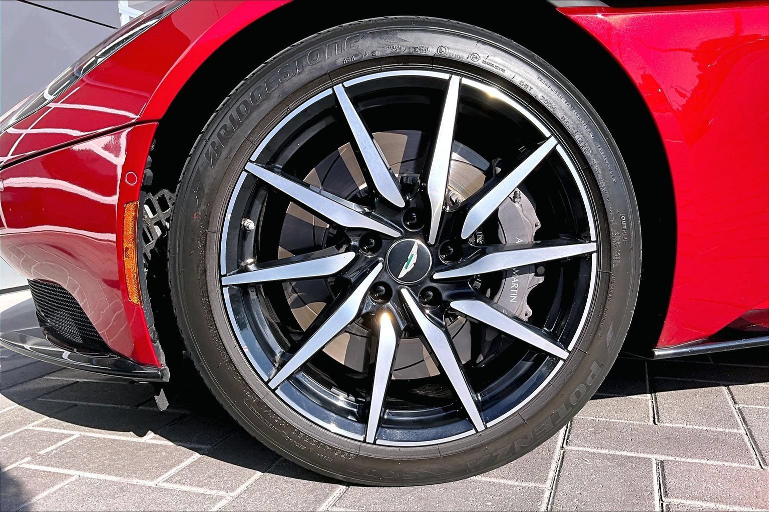 Used 2023 Aston Martin DB11 Coupe RWD image 8