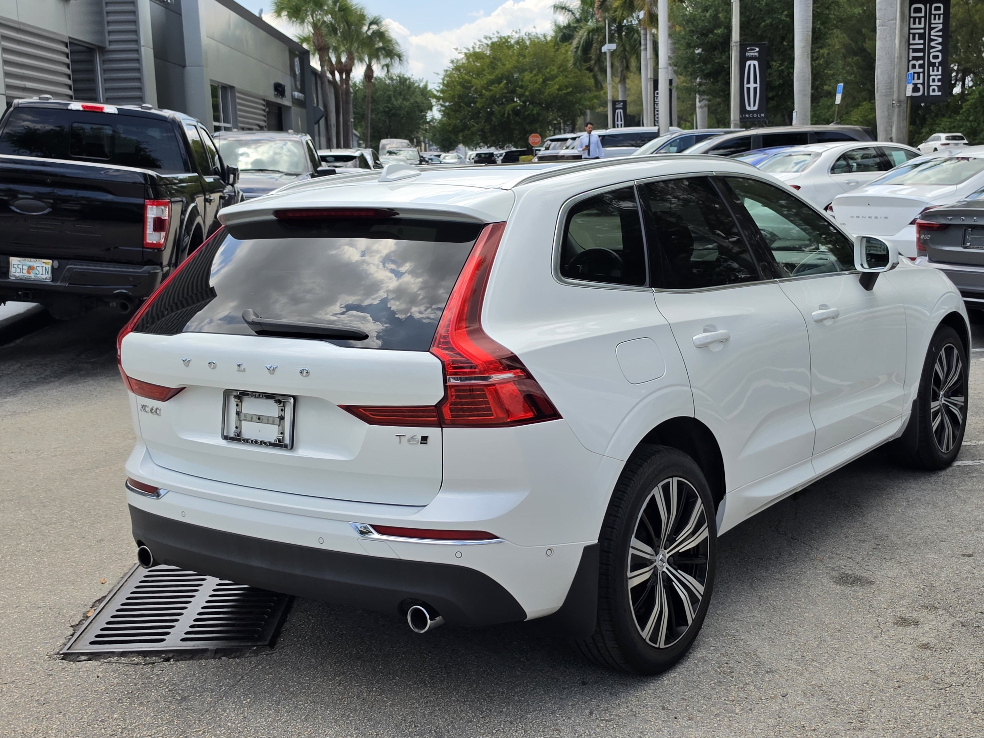 Used 2018 Volvo XC60 T6 Momentum w/ Advanced Package AWD/4WD image 8