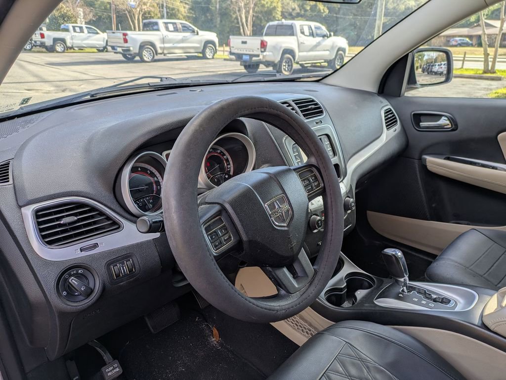 Used 2011 Dodge Journey Mainstreet w/ Flexible Seating Group image 14