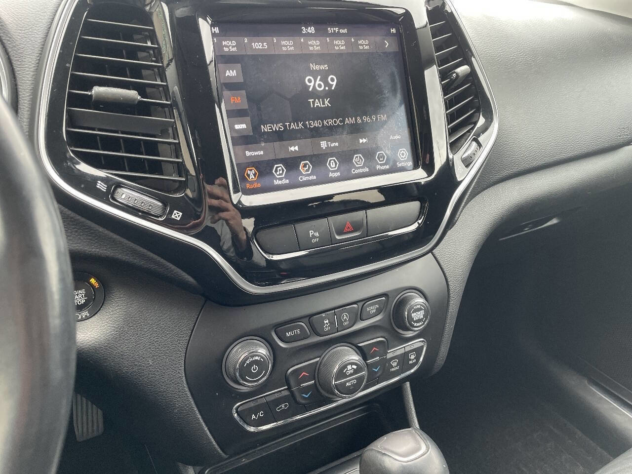 Used 2019 Jeep Cherokee Limited image 30