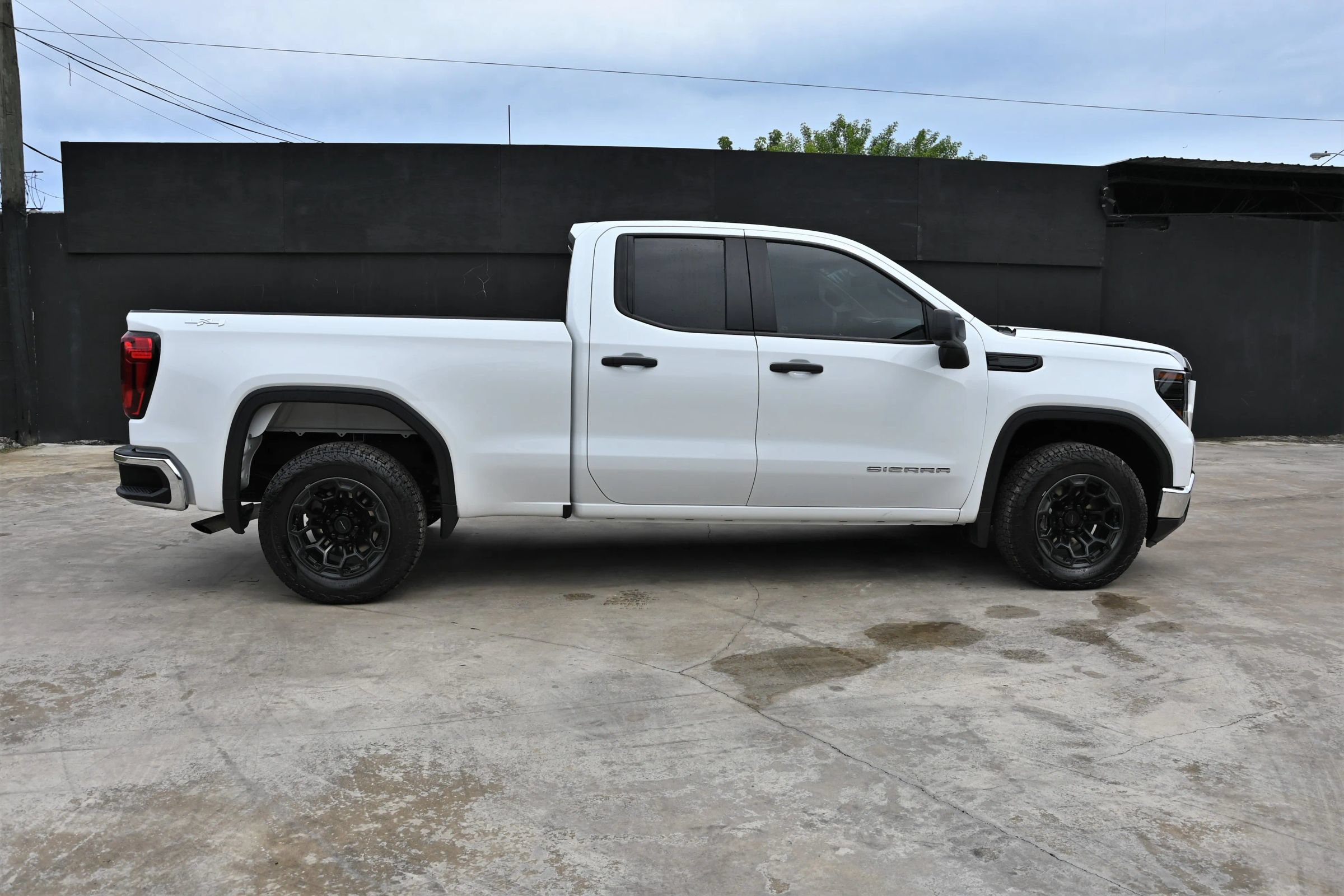 Used 2024 GMC Sierra 1500 Pro w/ Pro Value Package AWD/4WD image 6