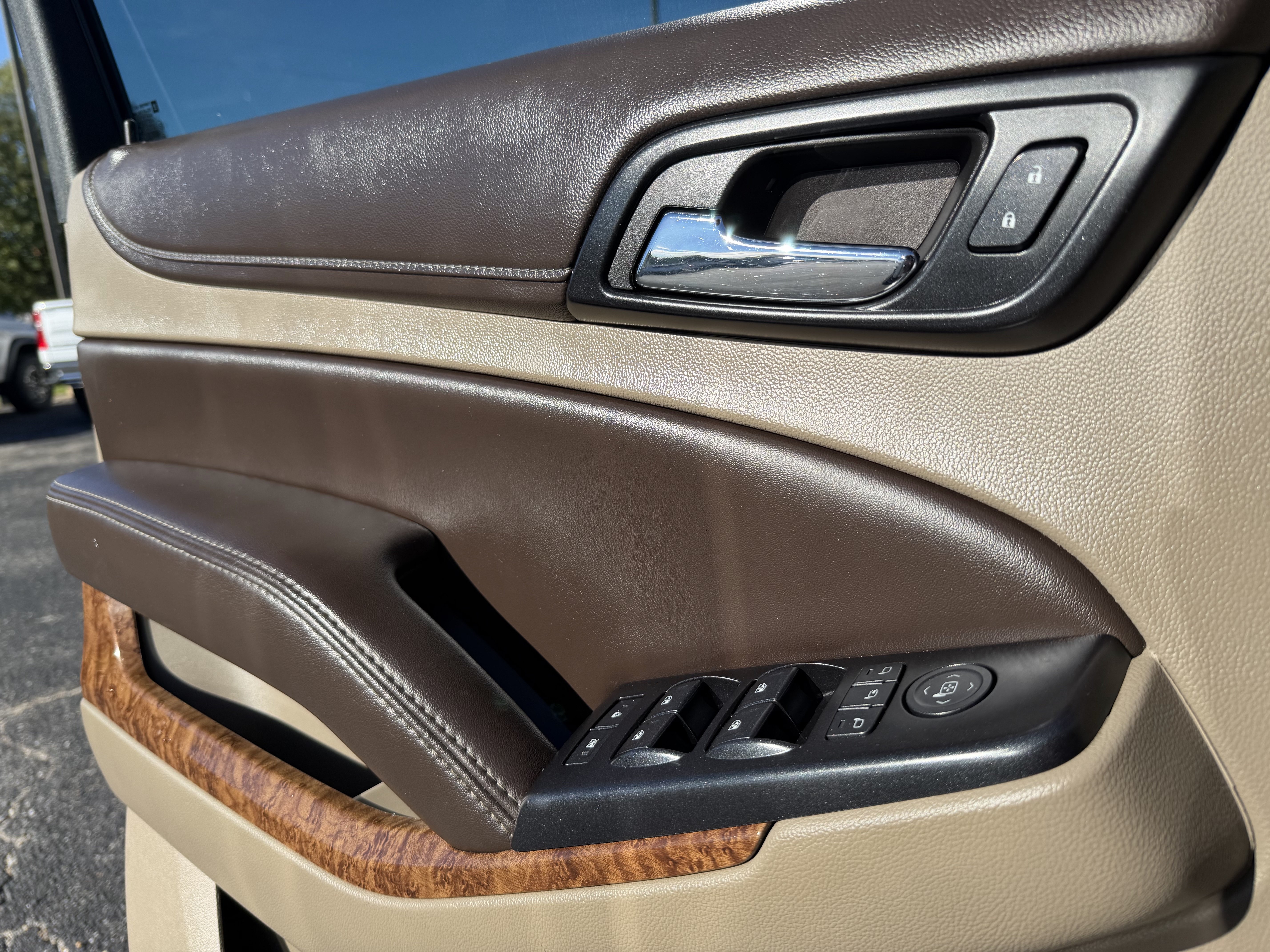 Used 2015 Chevrolet Tahoe LTZ RWD image 15
