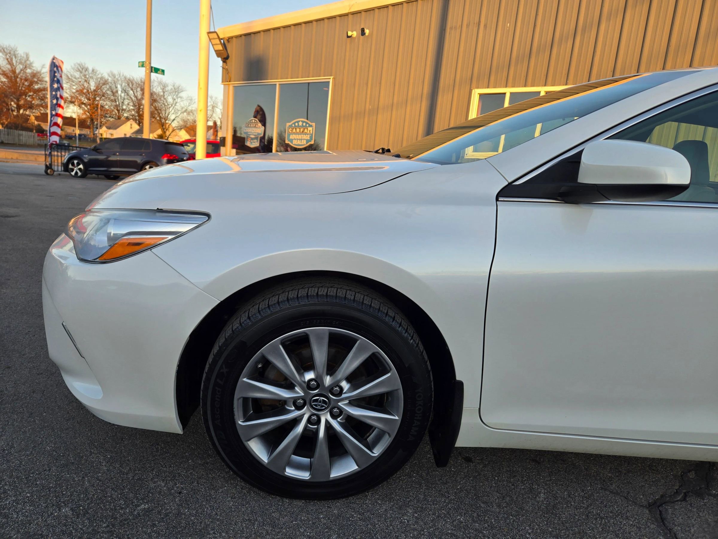 Used 2017 Toyota Camry XLE image 2