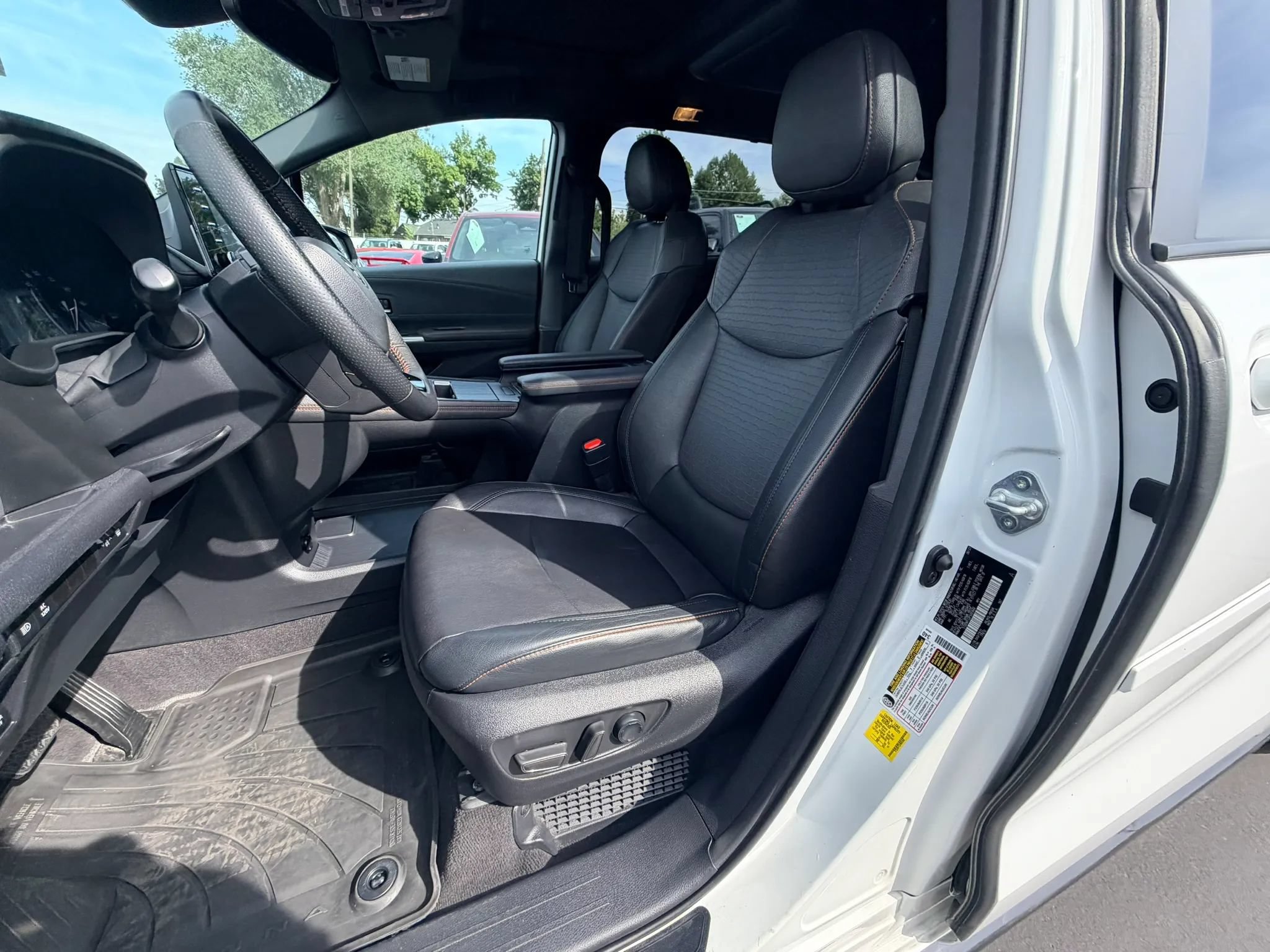Used 2023 Toyota Sienna XSE w/ XSE Plus Package AWD/4WD image 11