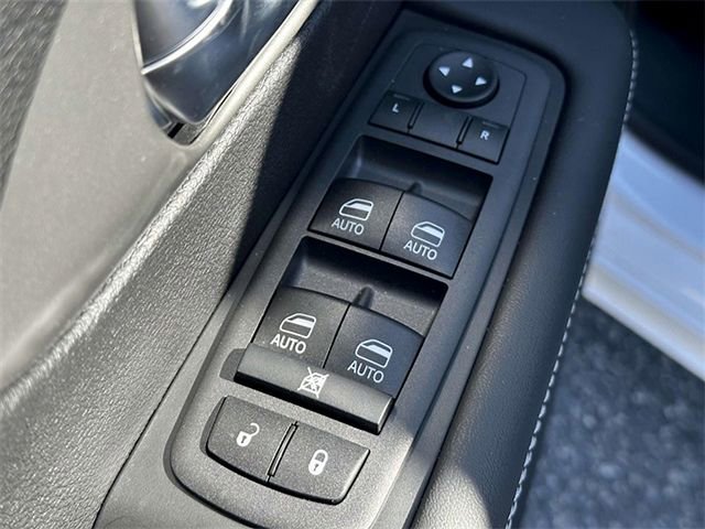 New 2025 Chrysler Pacifica Select image 7