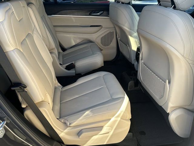 New 2025 Jeep Grand Cherokee L Limited w/ Black Appearance Package image 15