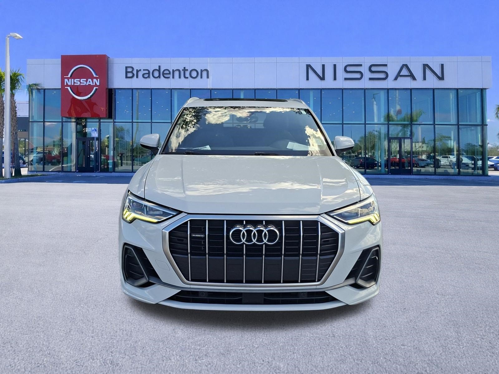 Used 2020 Audi Q3 2.0T Premium Plus w/ Premium Plus Package AWD/4WD image 2