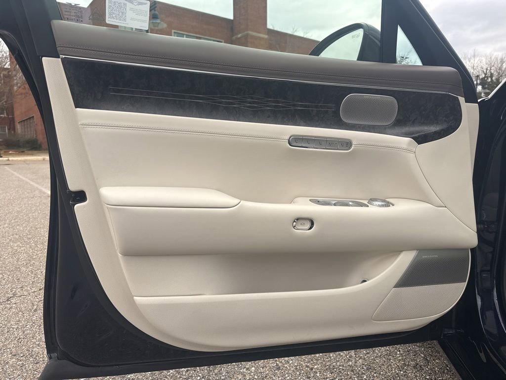 Used 2025 Genesis G90 3.5T image 12