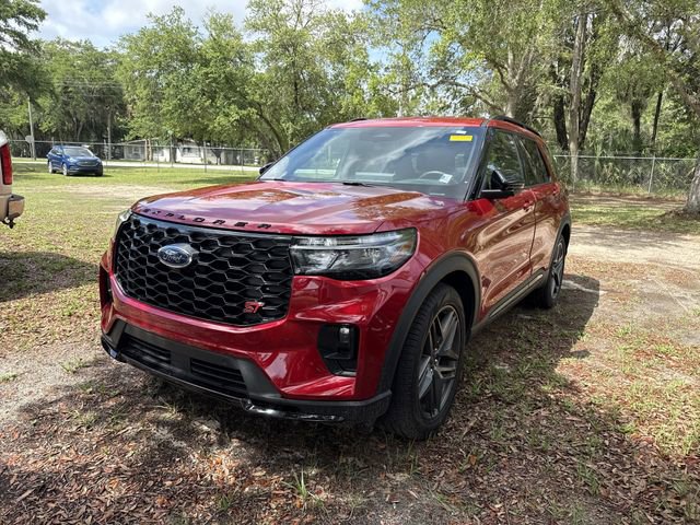 Used 2025 Ford Explorer ST AWD/4WD image 2