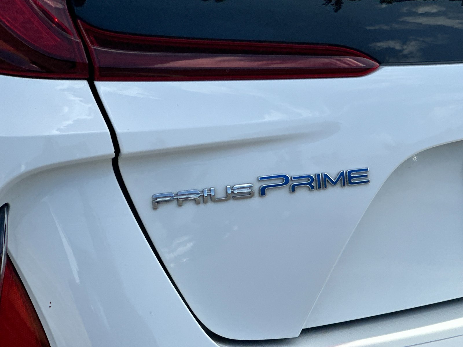 Used 2022 Toyota Prius Prime LE FWD image 27