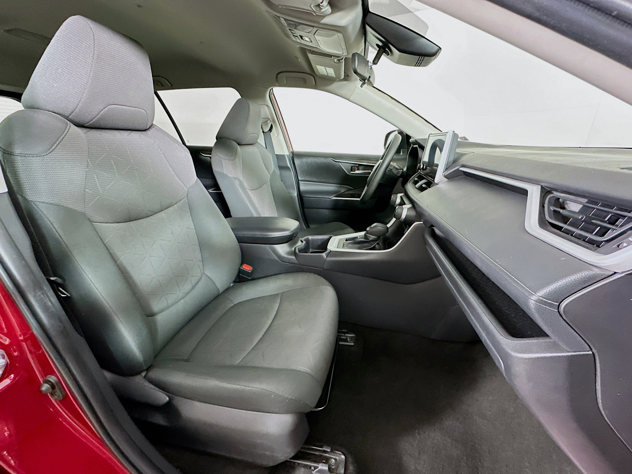 Used 2023 Toyota RAV4 XLE image 29