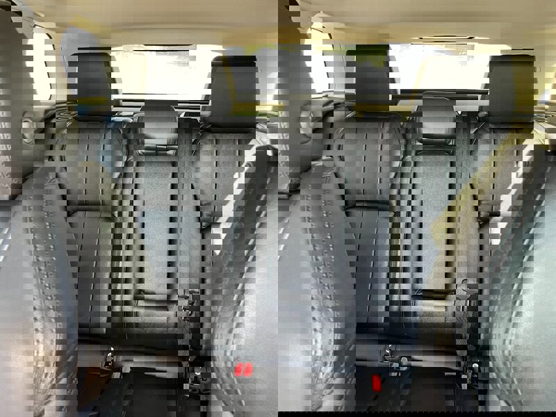 Used 2018 Land Rover Range Rover Evoque SE image 24