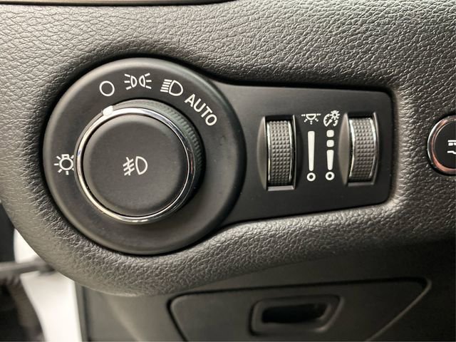 Used 2020 Jeep Cherokee Limited image 24