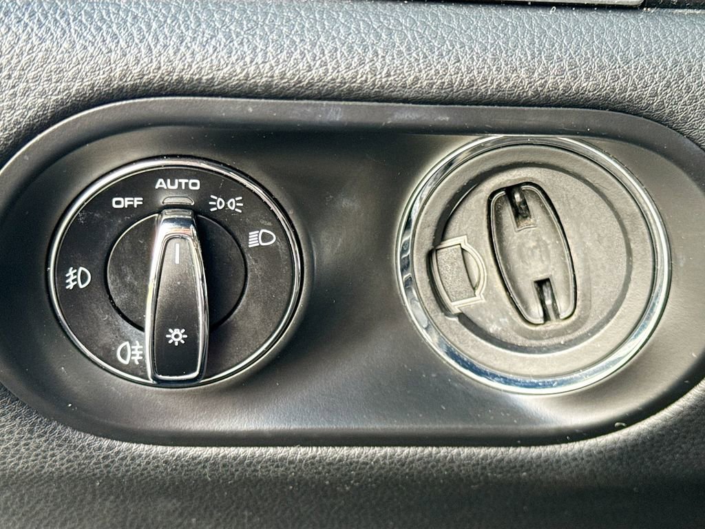 Used 2018 Porsche Macan image 11