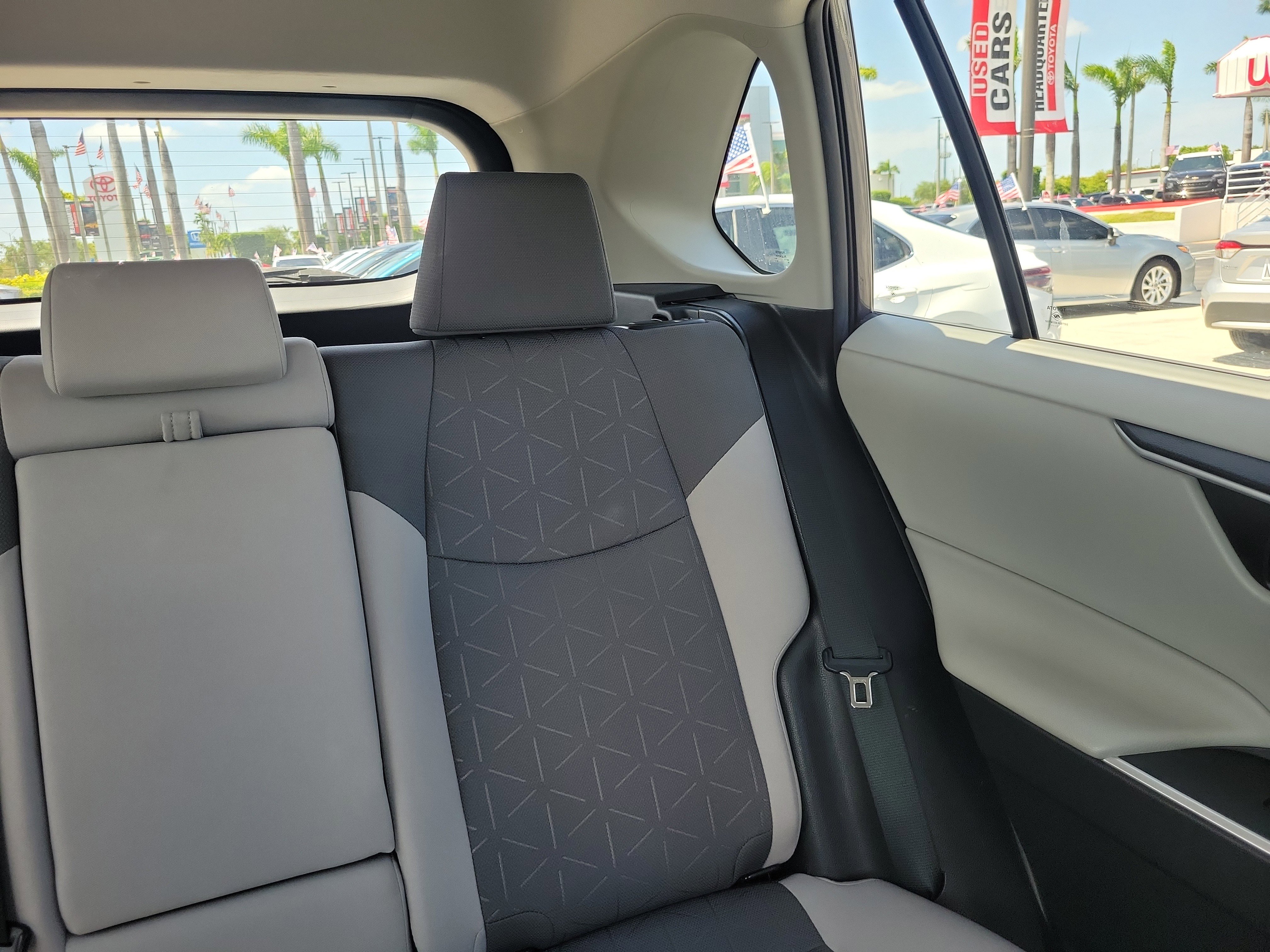 Used 2021 Toyota RAV4 XLE w/ Convenience Package FWD image 22