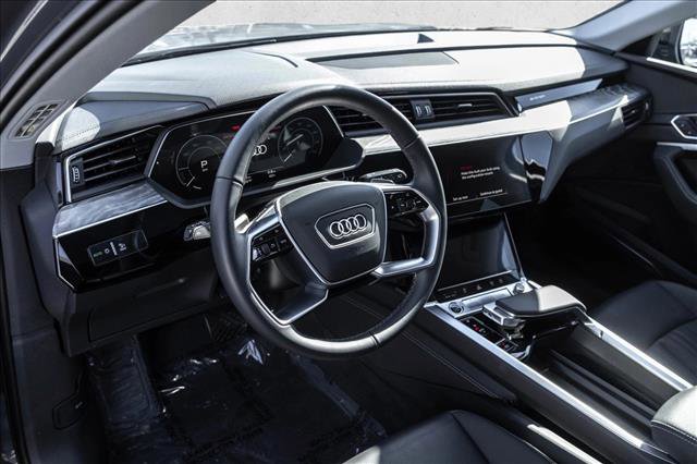 Used 2024 Audi Q8 e-tron Premium Plus w/ Premium Plus Package image 10