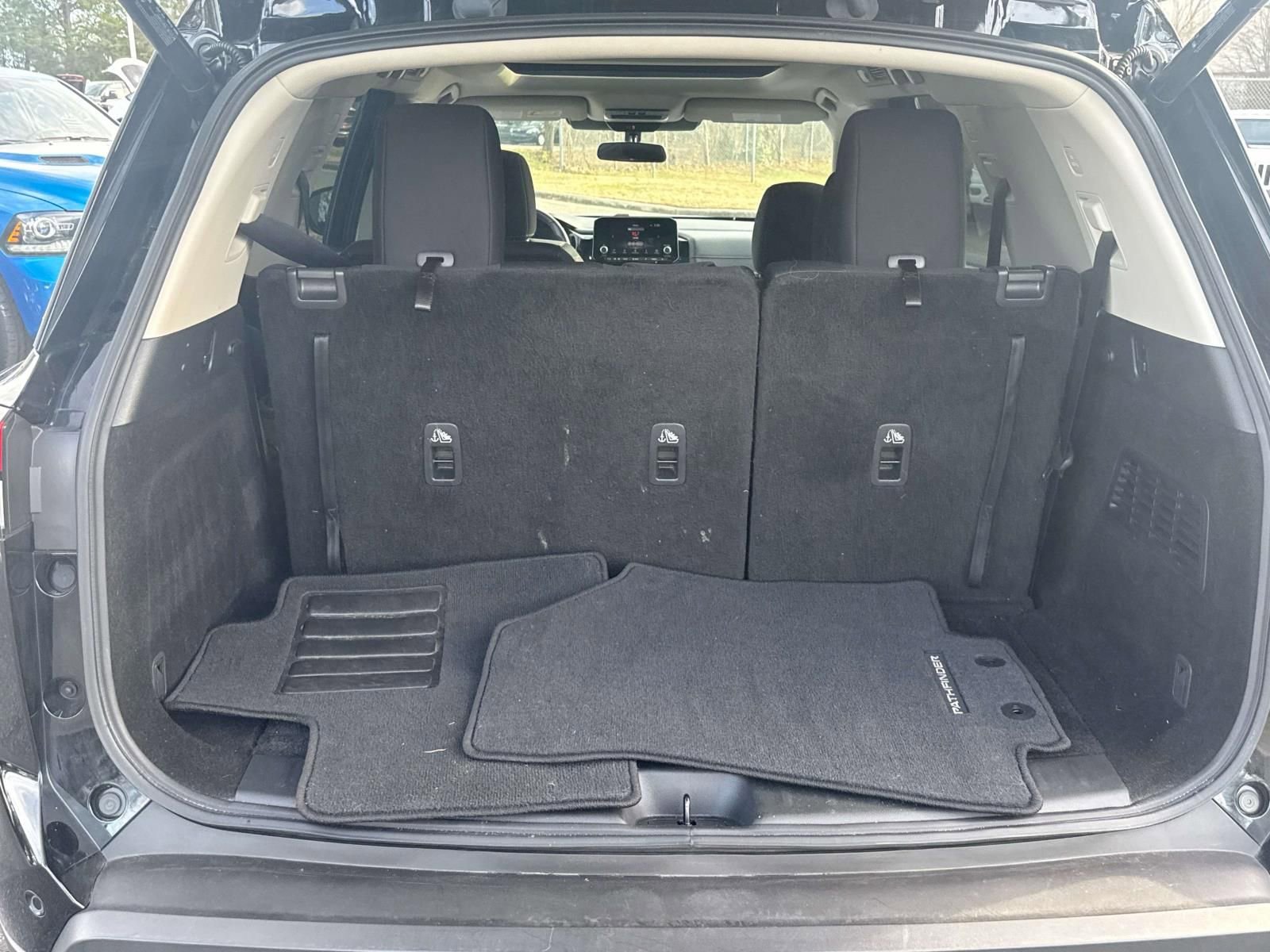 Used 2024 Nissan Pathfinder SV w/ SV Premium Package image 29