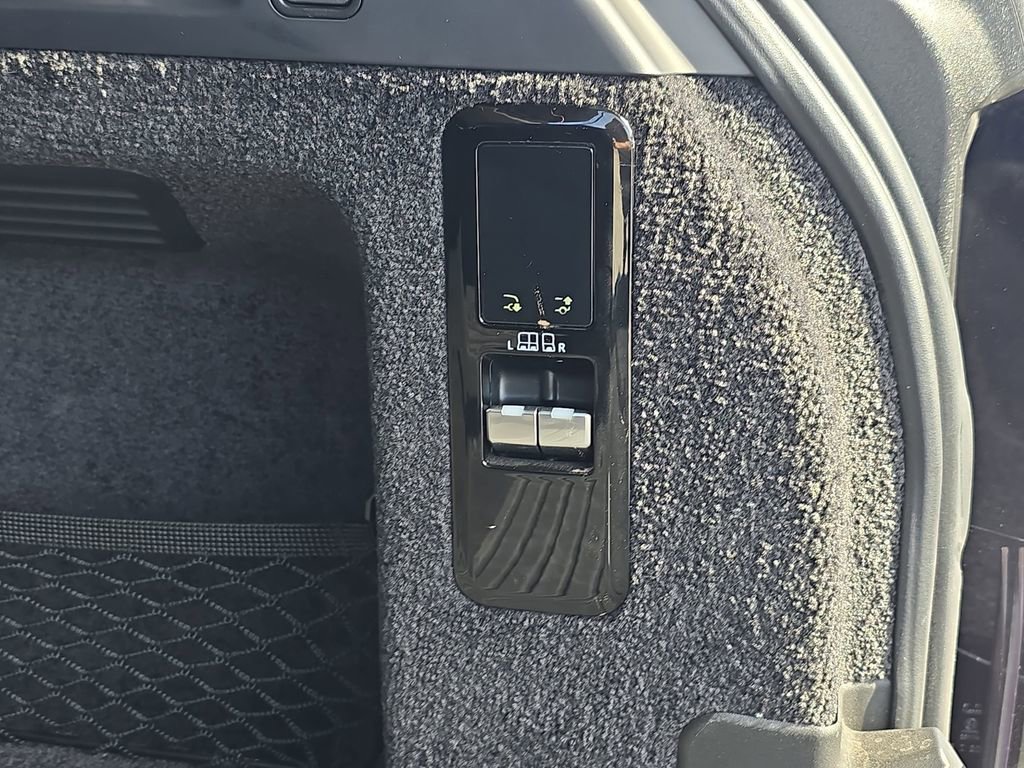 Used 2023 Land Rover Range Rover SE image 14