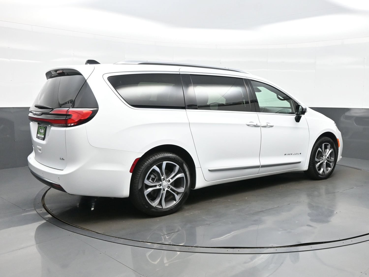 Used 2026 Chrysler Pacifica Pinnacle AWD/4WD image 8