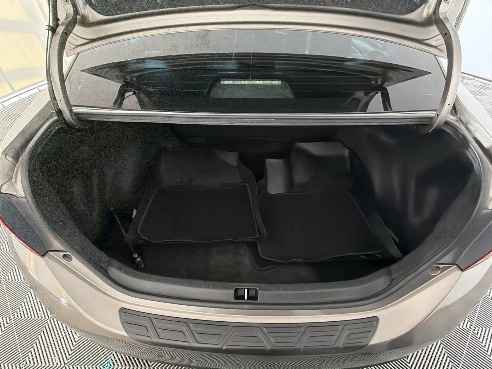 Used 2019 Toyota Corolla SE w/ Carpet Mat Package (TMS) image 24