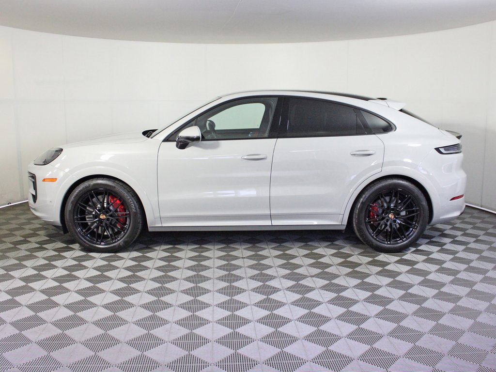 Used 2025 Porsche Cayenne GTS image 2