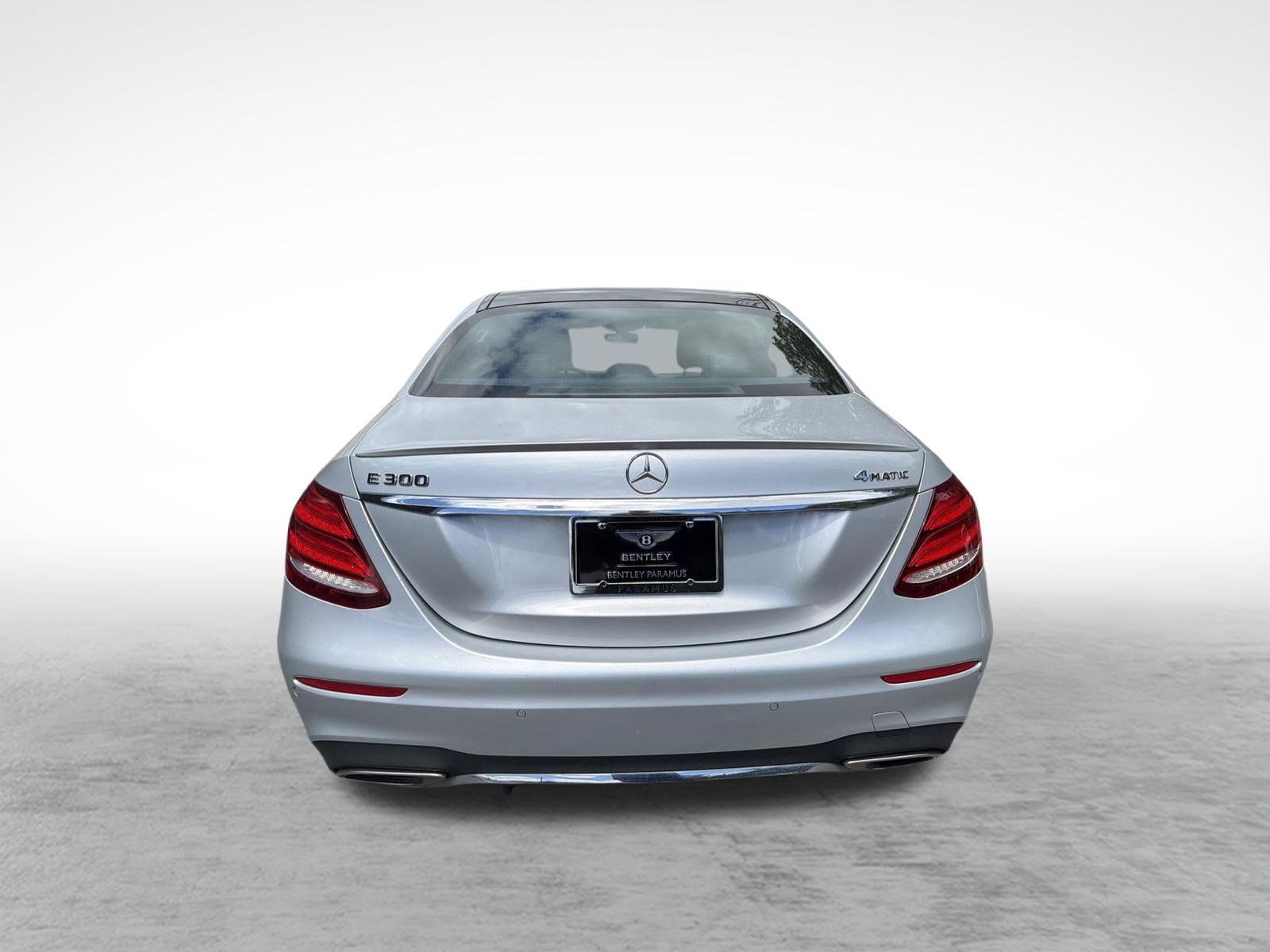 Used 2017 Mercedes-Benz E 300 4MATIC image 9