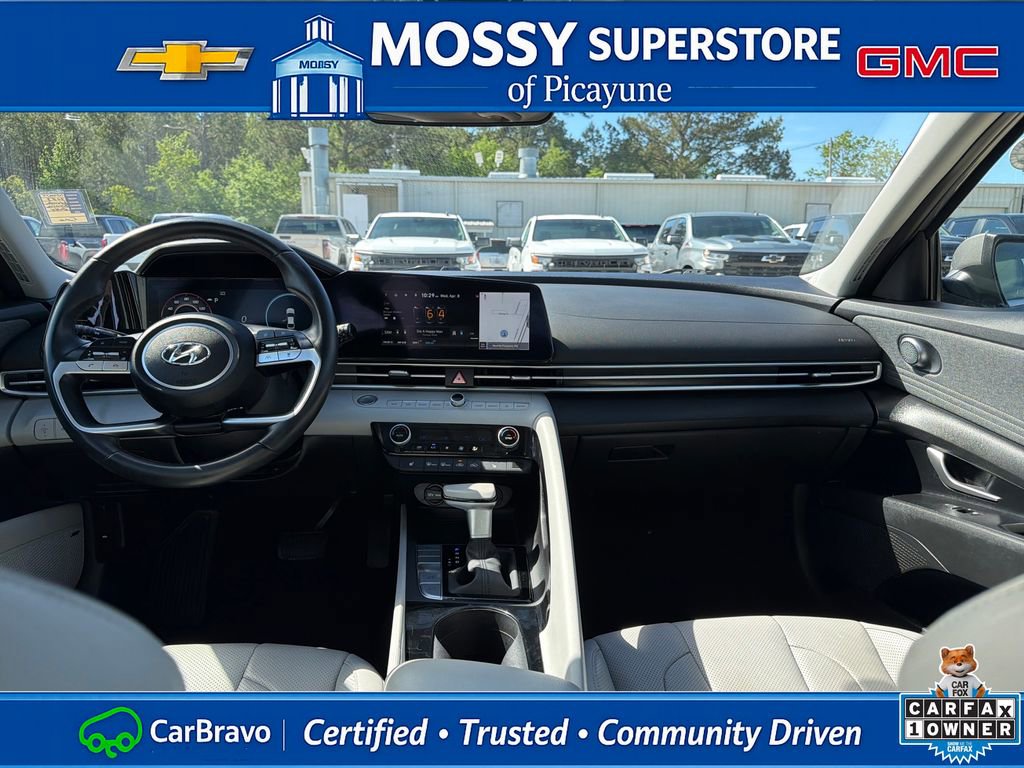 Used 2023 Hyundai Elantra Limited w/ Preferred Accessory Package FWD image 15