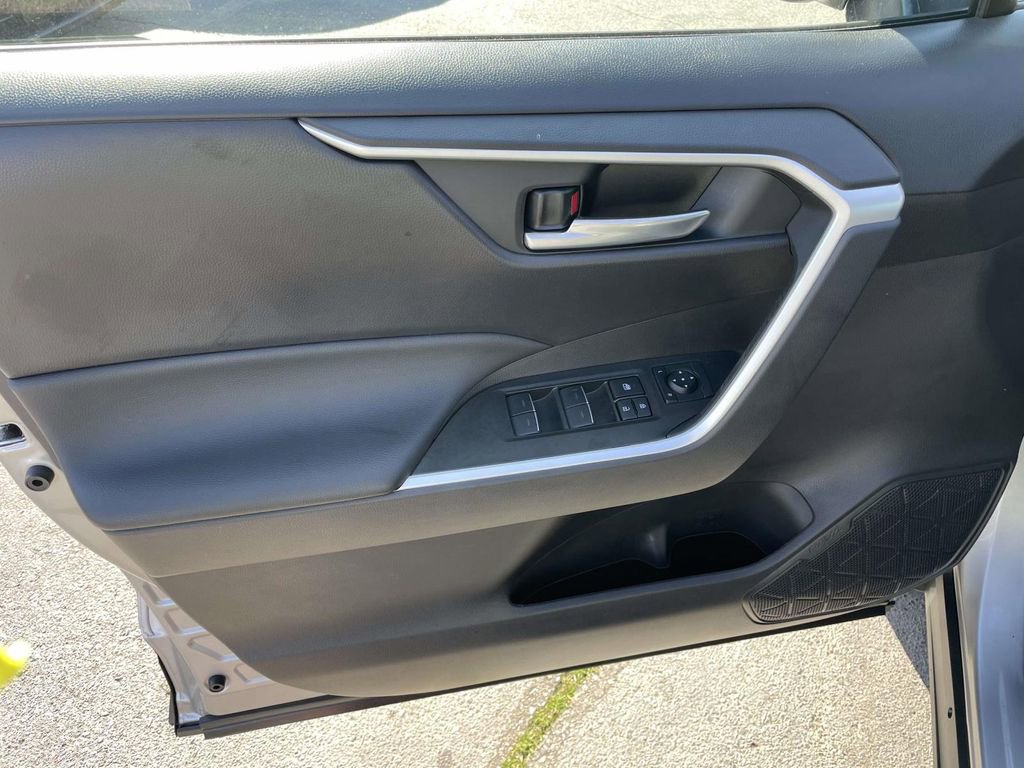 Used 2025 Toyota RAV4 XLE Premium image 27