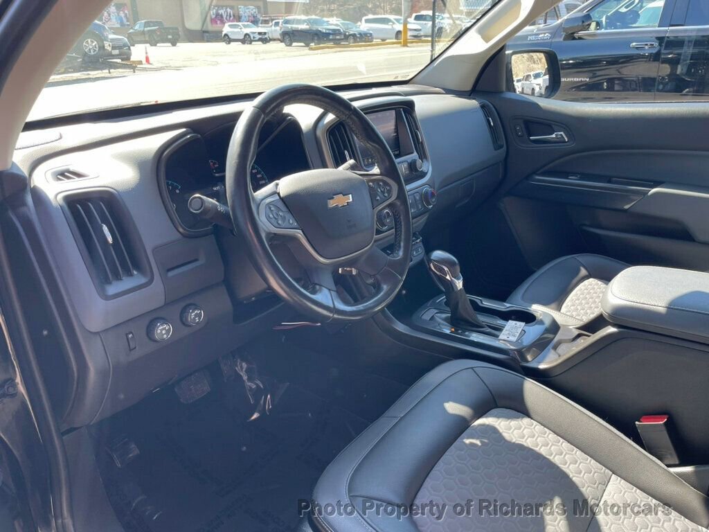 Used 2022 Chevrolet Colorado Z71 w/ Z71 Midnight Edition image 12